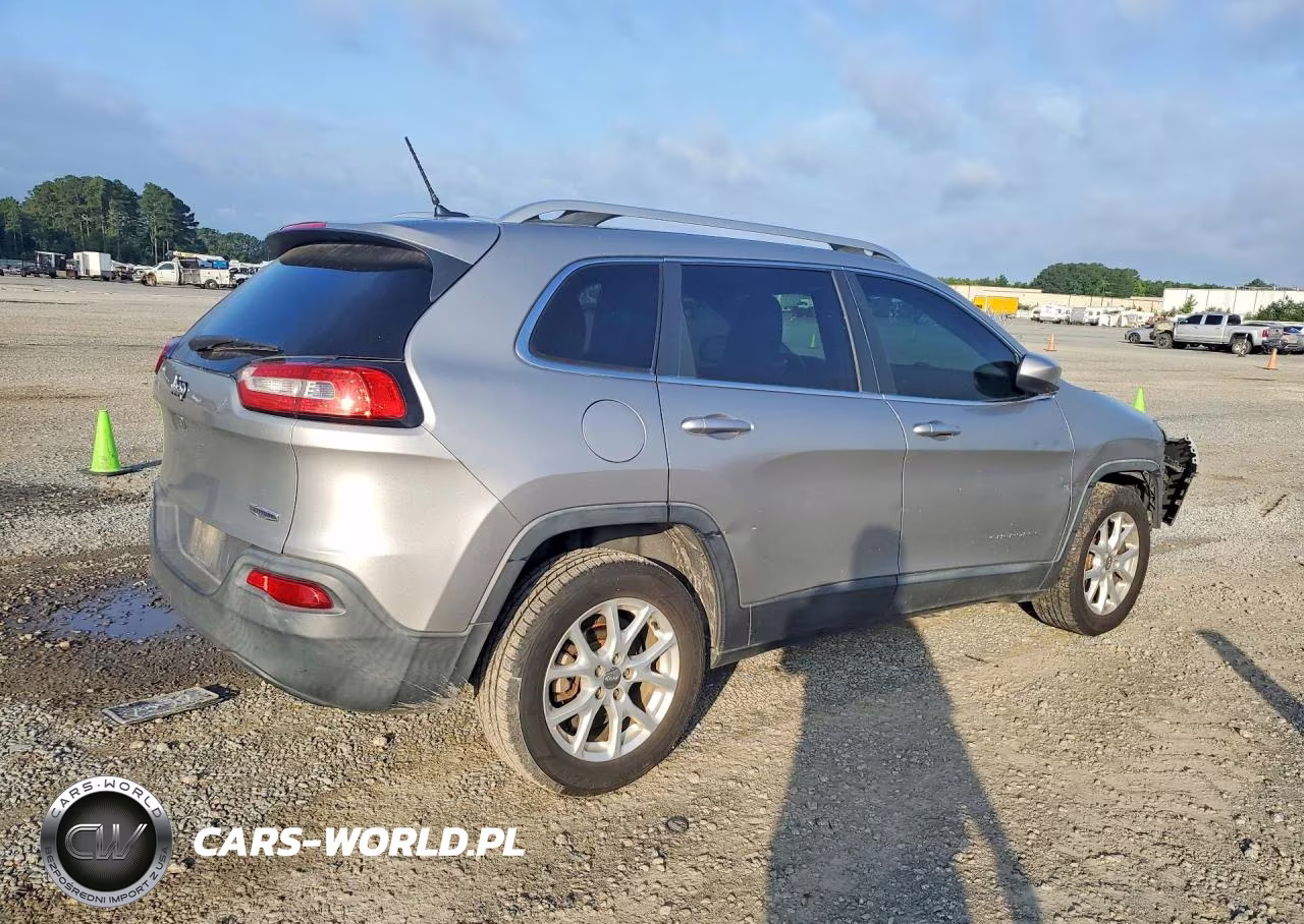 2015 Jeep Cherokee Latitude VIN:1C4PJLCB2FW601667 - 3