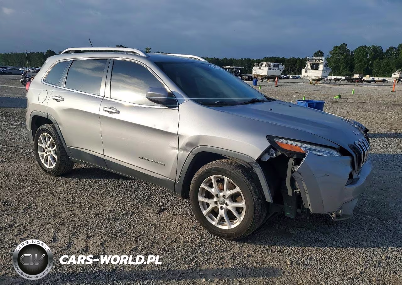2015 Jeep Cherokee Latitude VIN:1C4PJLCB2FW601667 - 4
