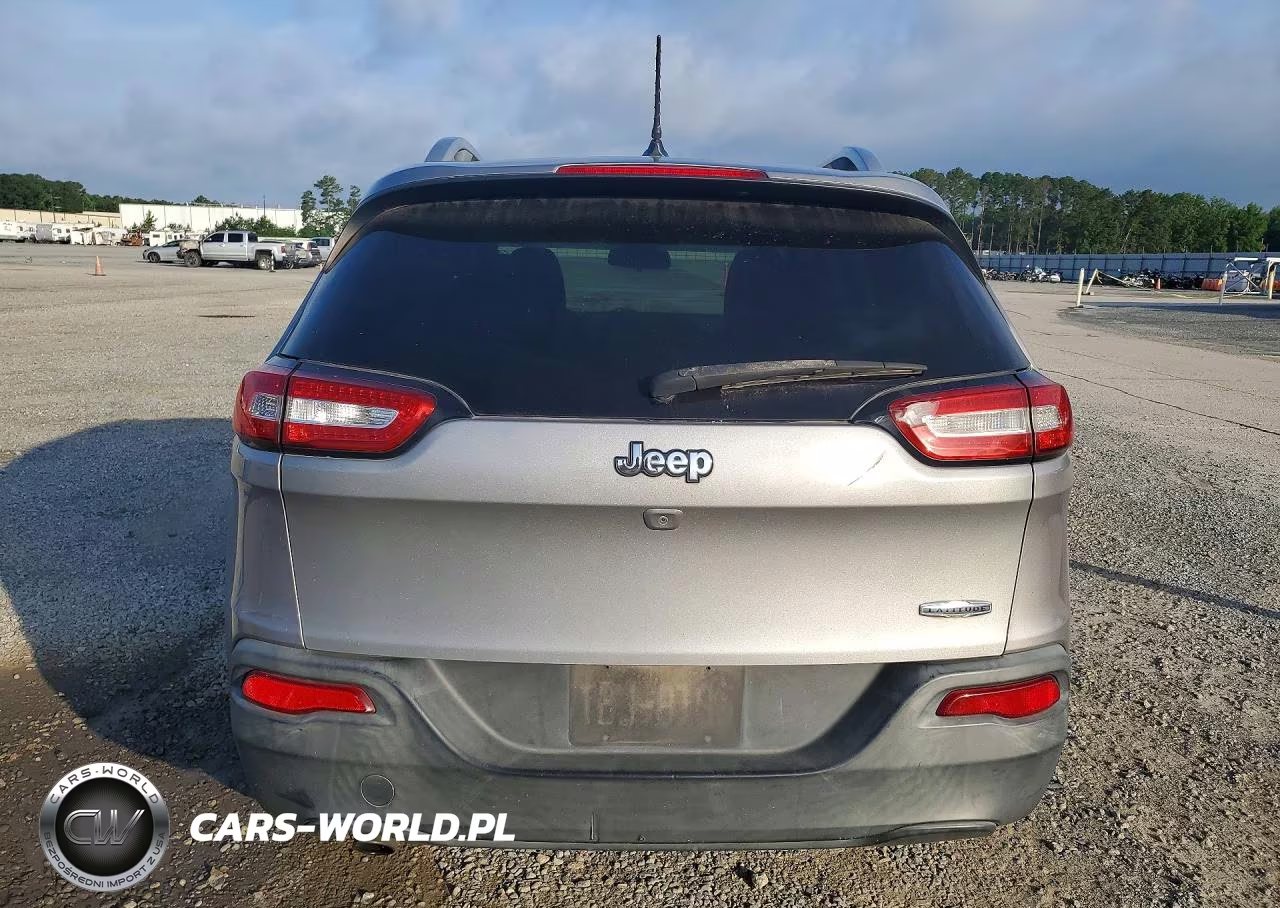 2015 Jeep Cherokee Latitude VIN:1C4PJLCB2FW601667 - 6