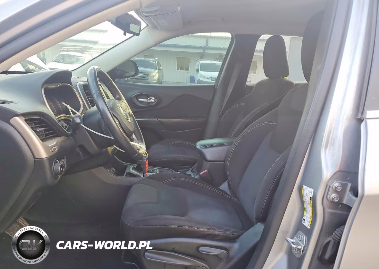 2015 Jeep Cherokee Latitude VIN:1C4PJLCB2FW601667 - 7