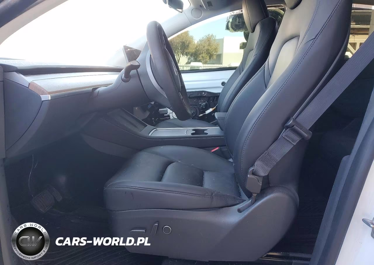 2023 Tesla Model Y VIN:7SAYGDEE0PF744805 - 7