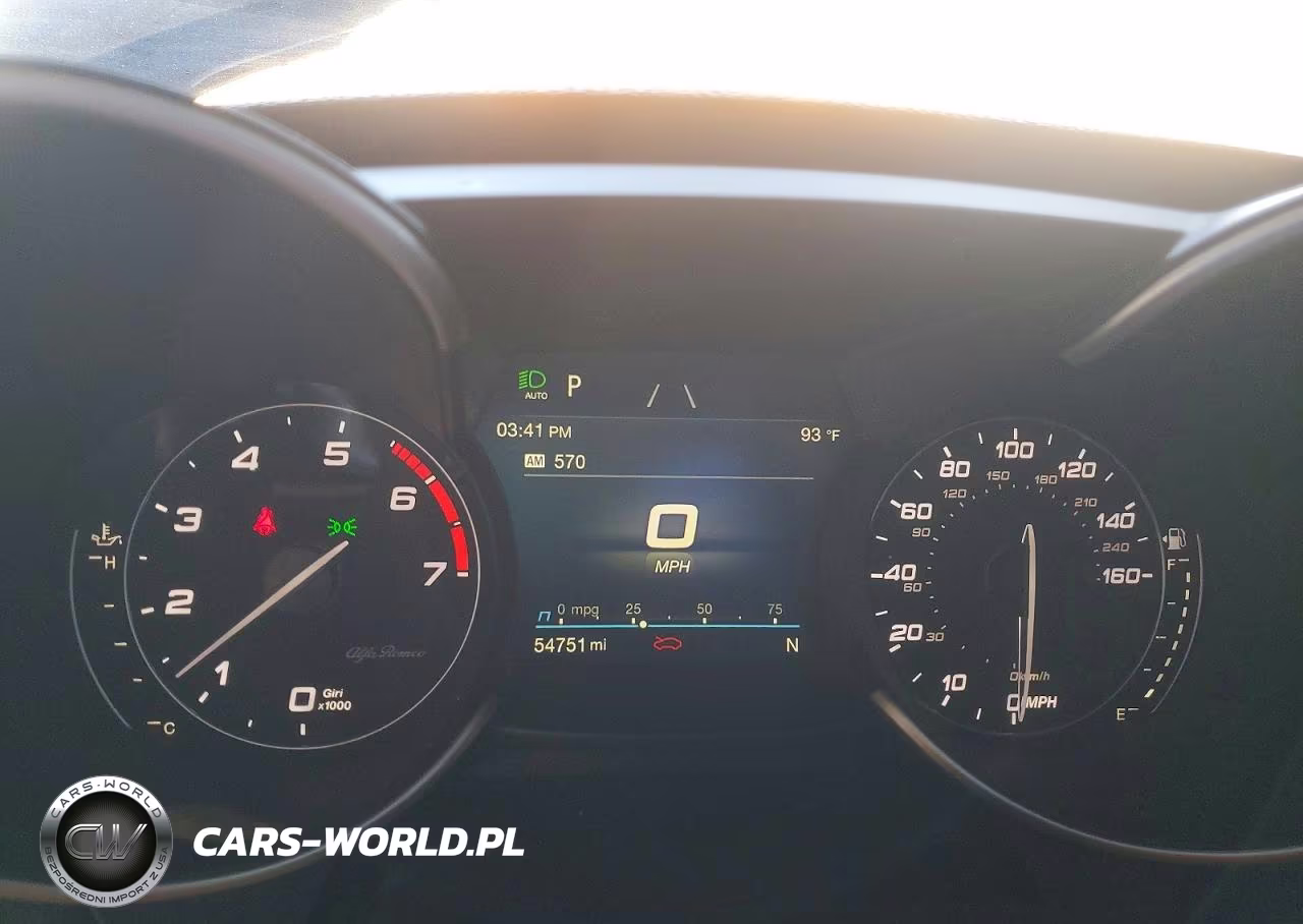 2022 Alfa Romeo Giulia VIN:ZARFAMANXN7654100 - 9