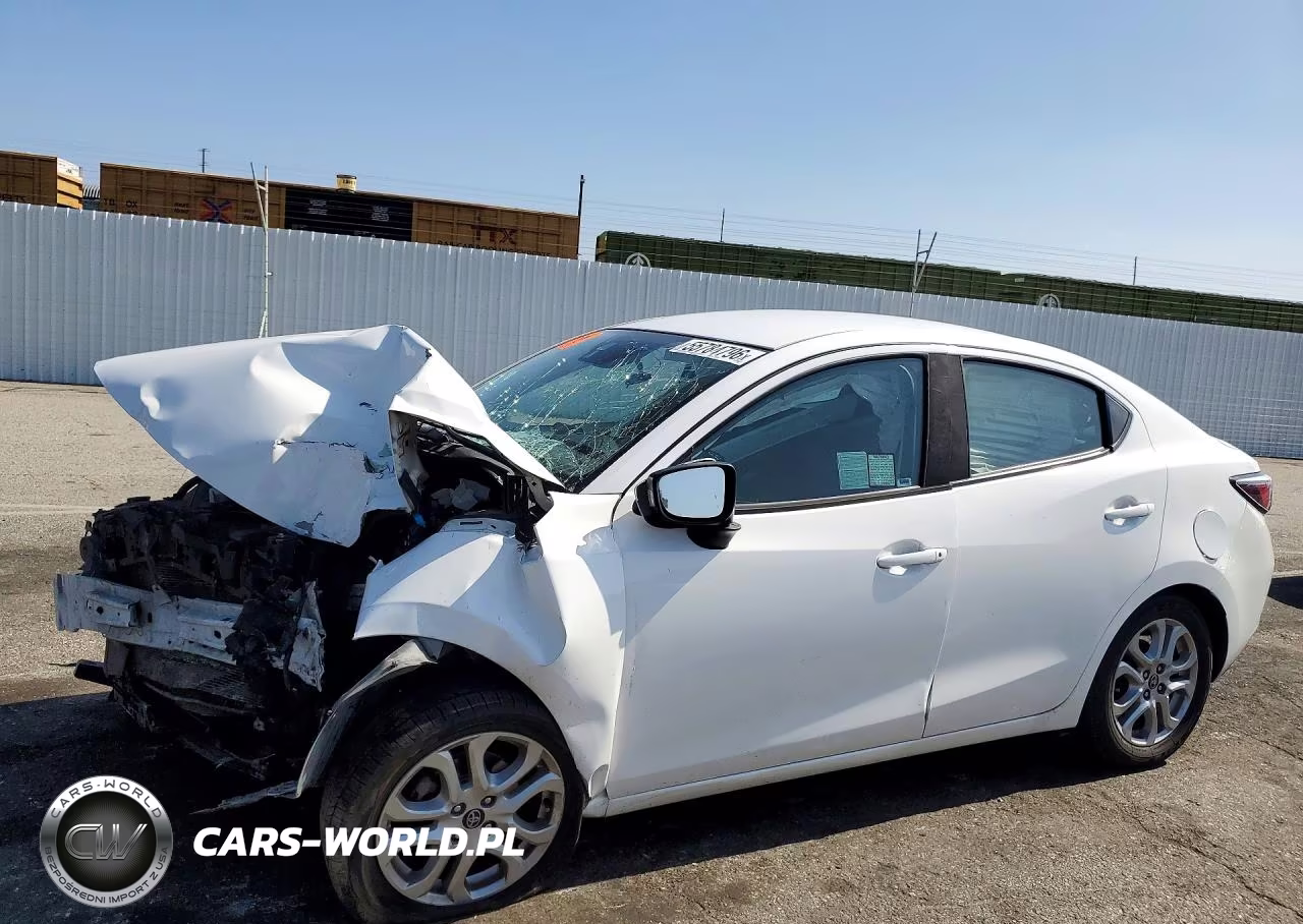 2017 Toyota Yaris Ia Base – zdjęcie 1 z 12