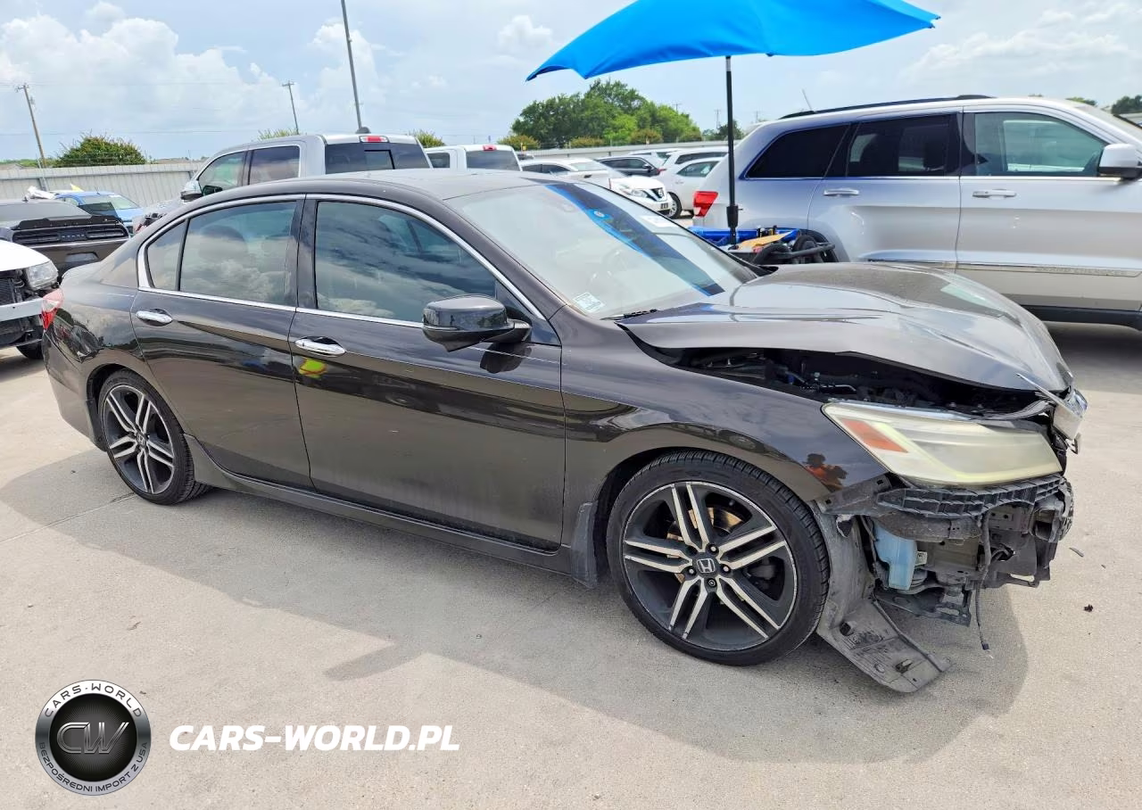 2017 Honda Accord Touring VIN:1HGCR3F94HA015053 - 4