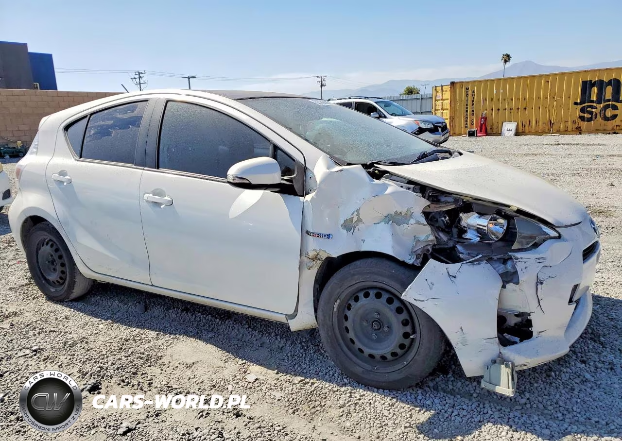 2014 Toyota Prius C Two VIN:JTDKDTB32E1560349 - 4