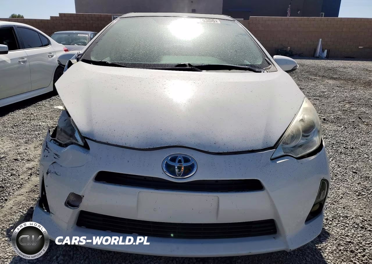 2014 Toyota Prius C Two VIN:JTDKDTB32E1560349 - 5