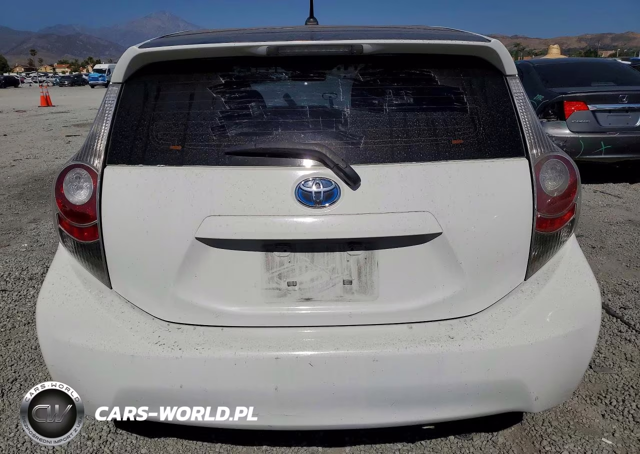 2014 Toyota Prius C Two VIN:JTDKDTB32E1560349 - 6