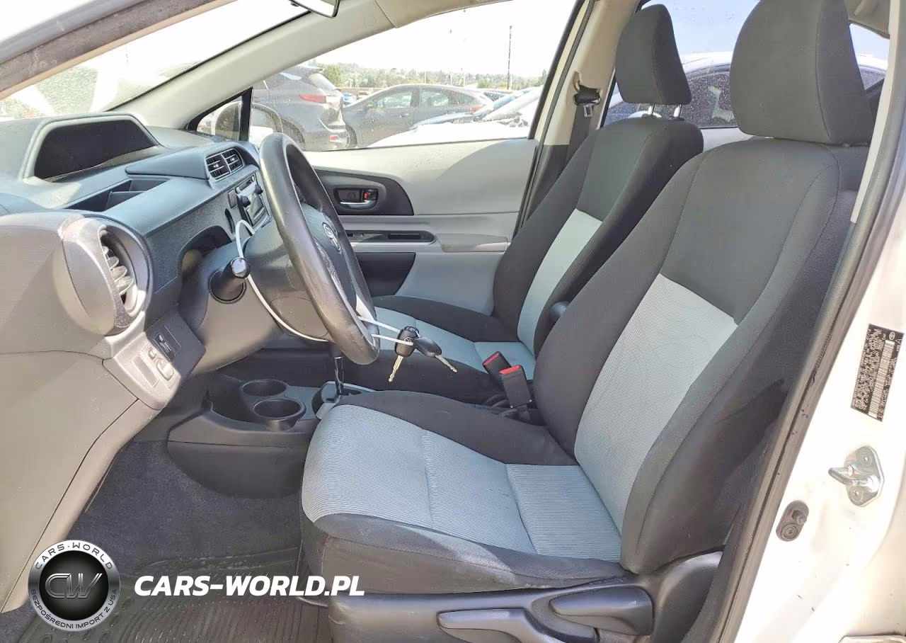 2014 Toyota Prius C Two VIN:JTDKDTB32E1560349 - 7