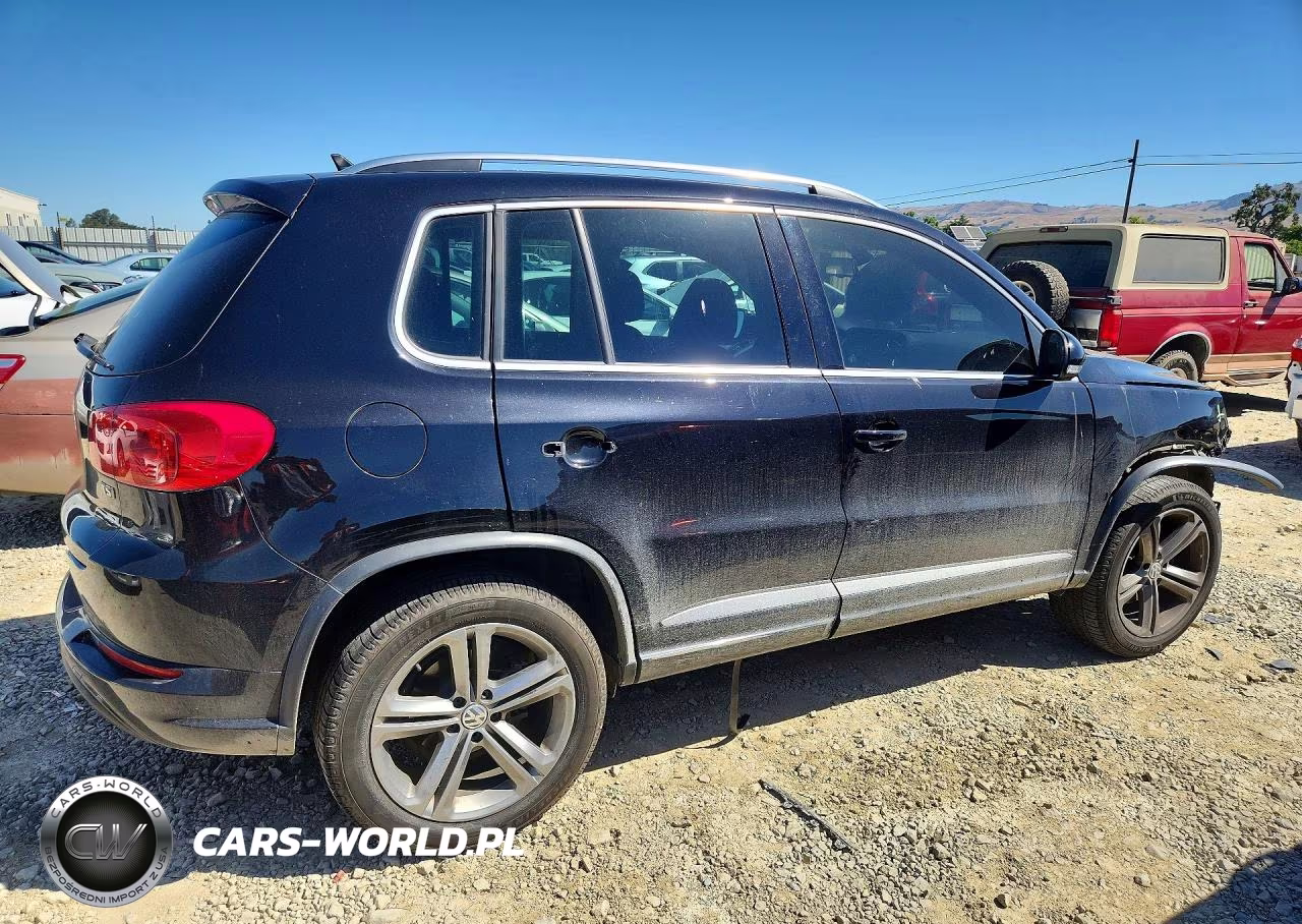 2017 Volkswagen Tiguan Sport VIN:WVGTV7AX1HK018389 - 3