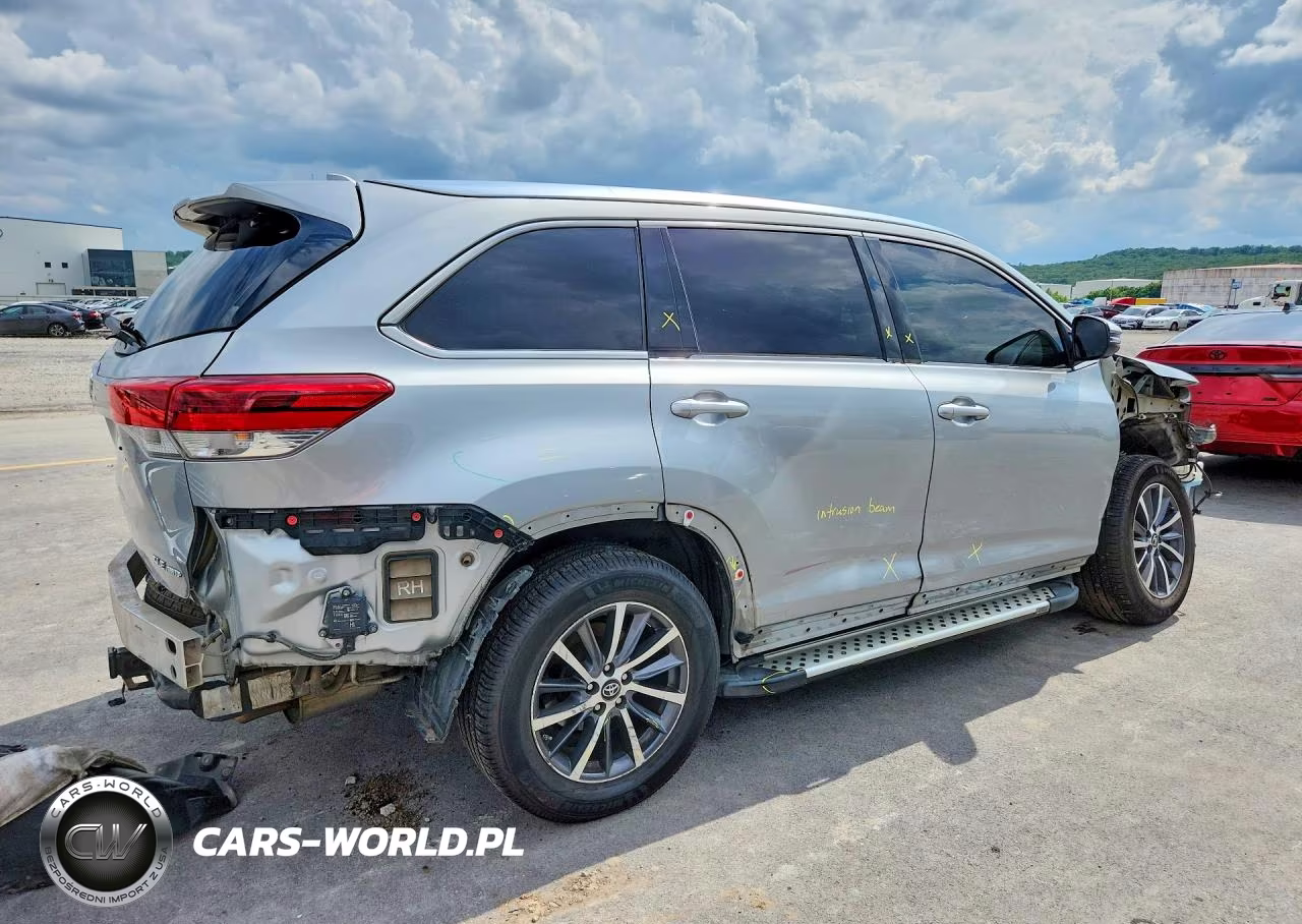 2017 Toyota Highlander Xle VIN:5TDJZRFH5HS512888 - 3
