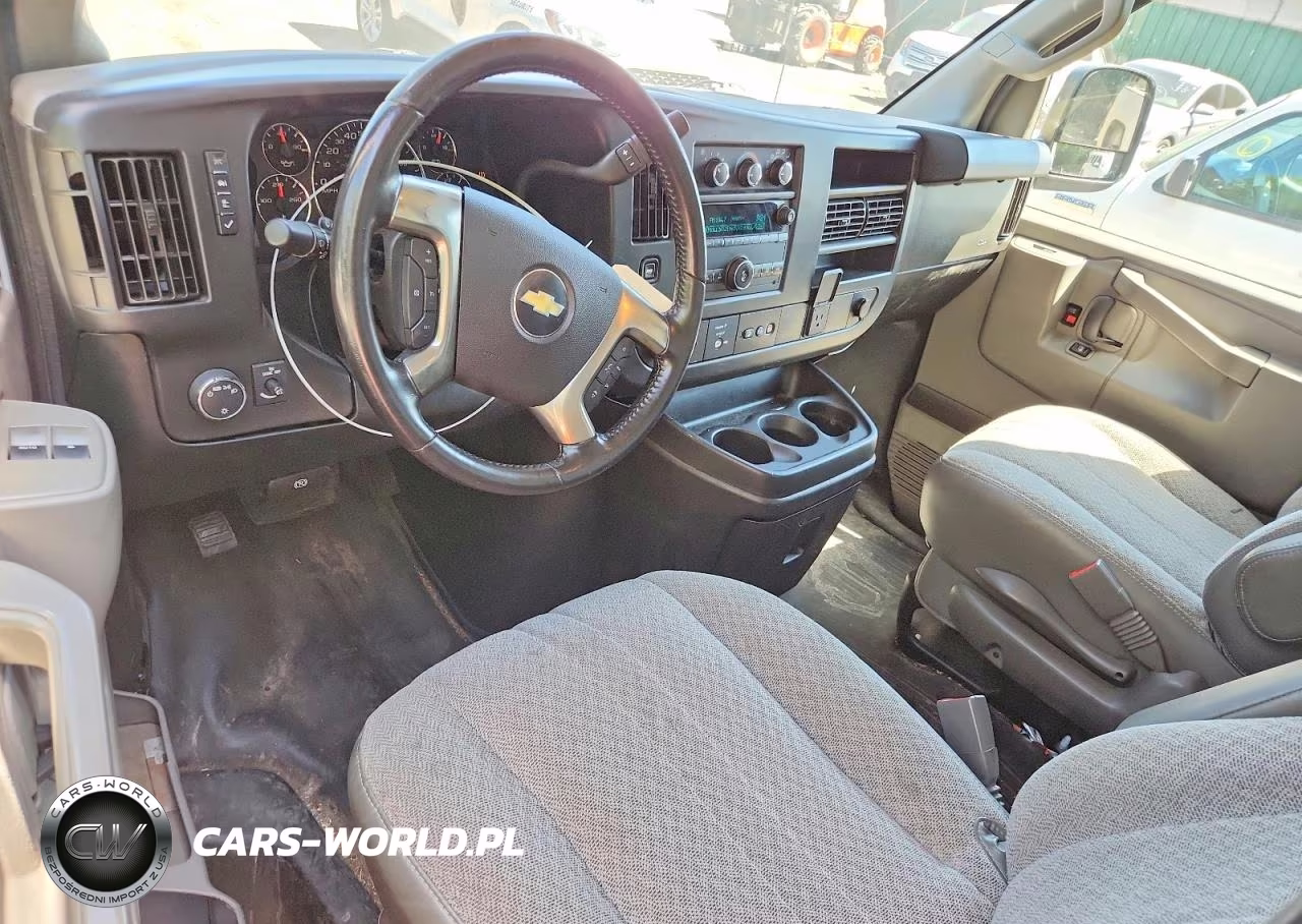 2019 Chevrolet Express G2500 VIN:1GCWGAFP1K1366563 - 8