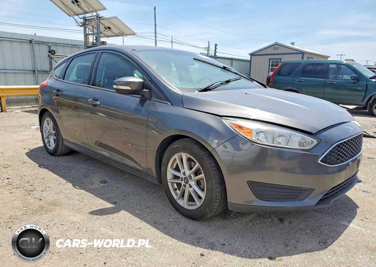 2016 Ford Focus Se VIN:1FADP3K23GL377725 - 4