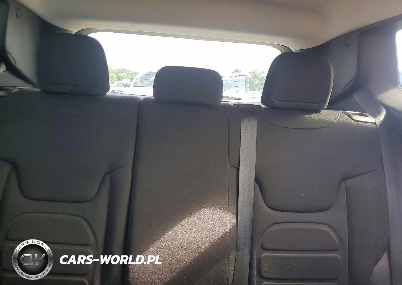 2022 Jeep Renegade Latitude VIN:ZACNJDB19NPN87295 - 10