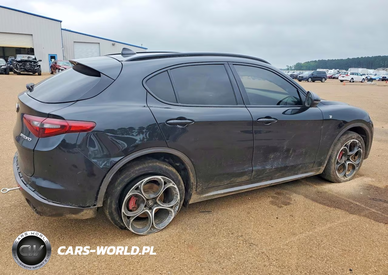 2022 Alfa Romeo Stelvio Ti VIN:ZASPAKBN2N7D41017 - 3