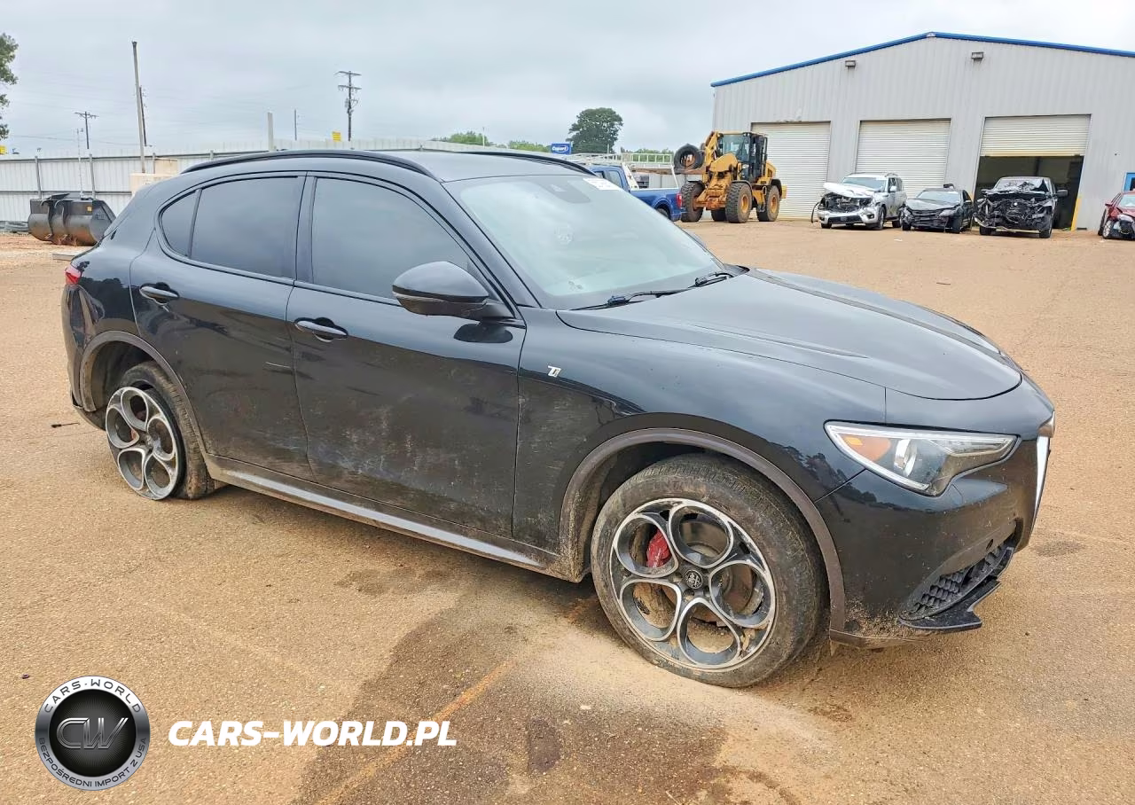 2022 Alfa Romeo Stelvio Ti VIN:ZASPAKBN2N7D41017 - 4