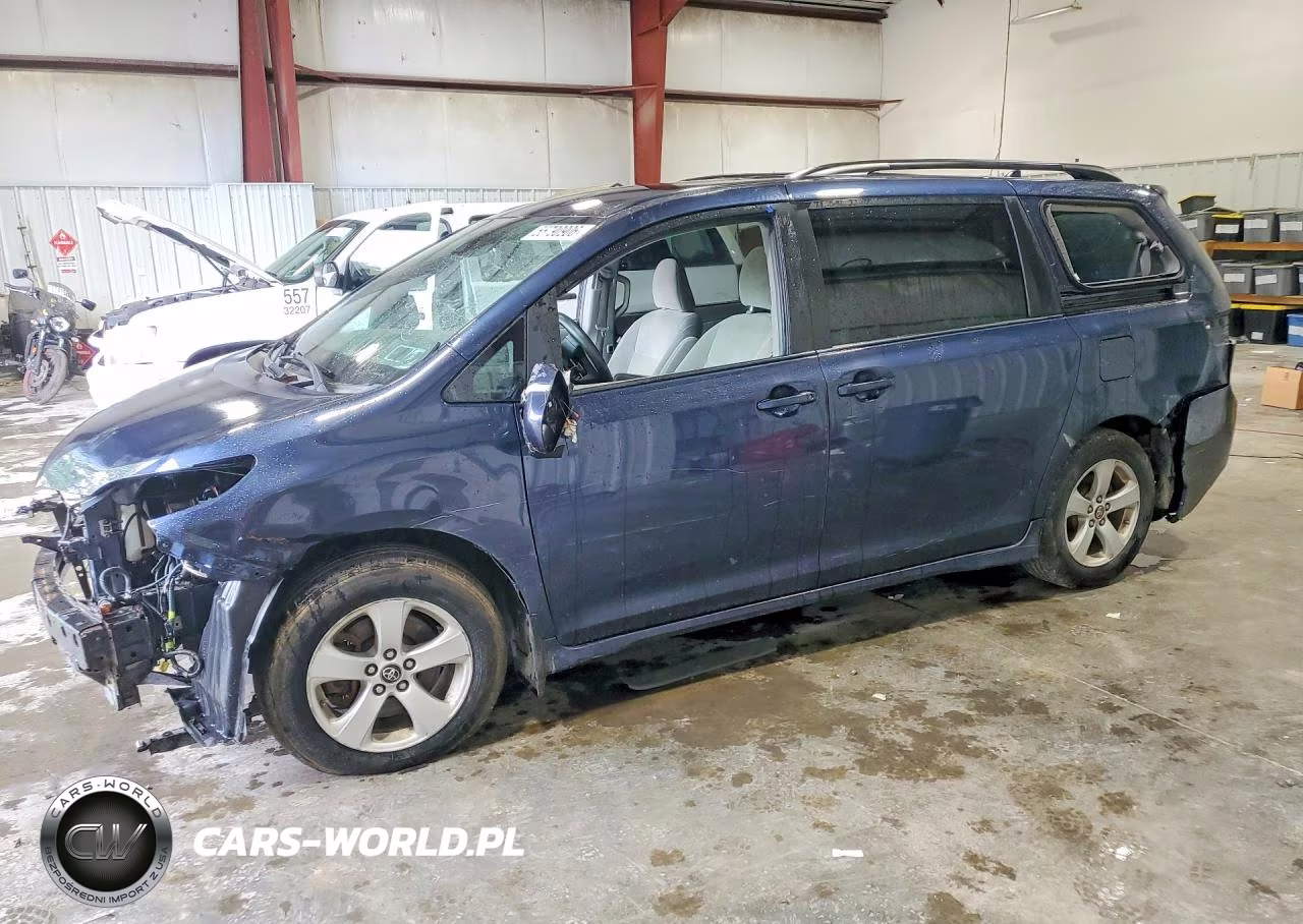 2018 Toyota Sienna Le 8 Passenger