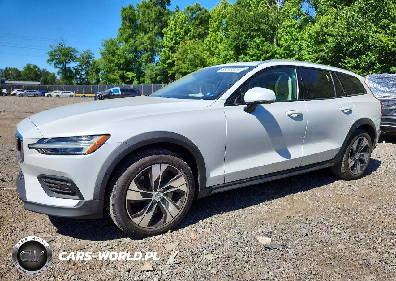 2020 Volvo V60 Cross Country T5 Momentum