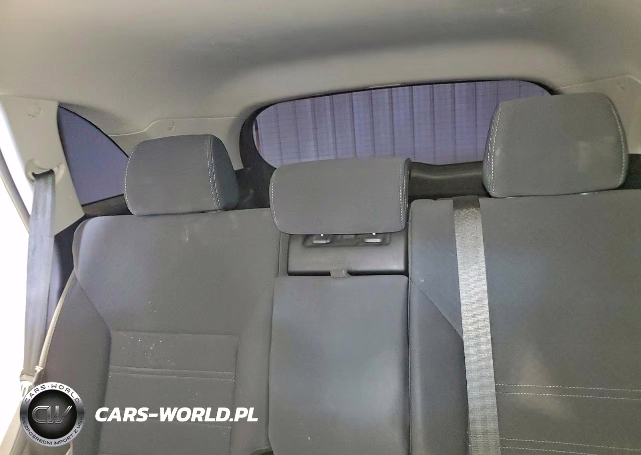 2018 Kia Sorento L VIN:5XYPG4A34JG412248 - 10
