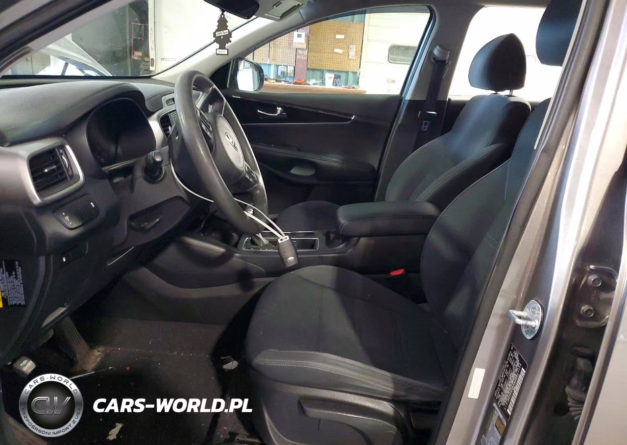2018 Kia Sorento L VIN:5XYPG4A34JG412248 - 7