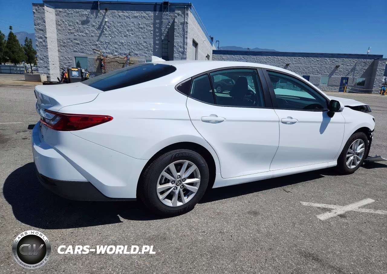 2026 Toyota Camry Le VIN:4T1DAACK9TU258706 - 3