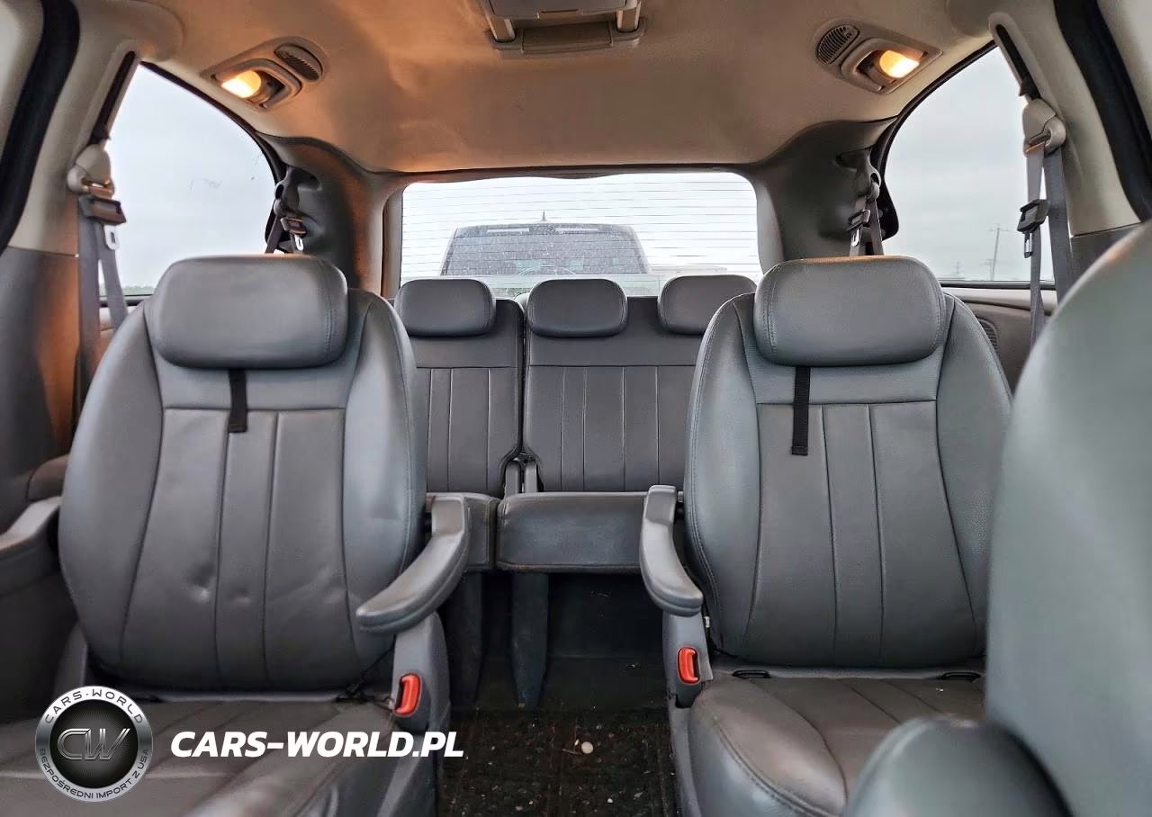 2007 Chrysler Town & Country Touring VIN:2A4GP54L47R272833 - 10