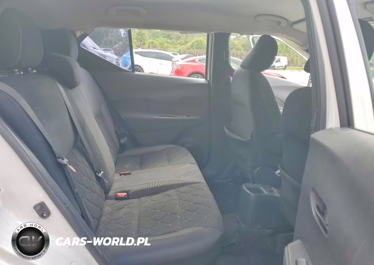 2018 Nissan Kicks S VIN:3N1CP5CU3JL512038 - 11