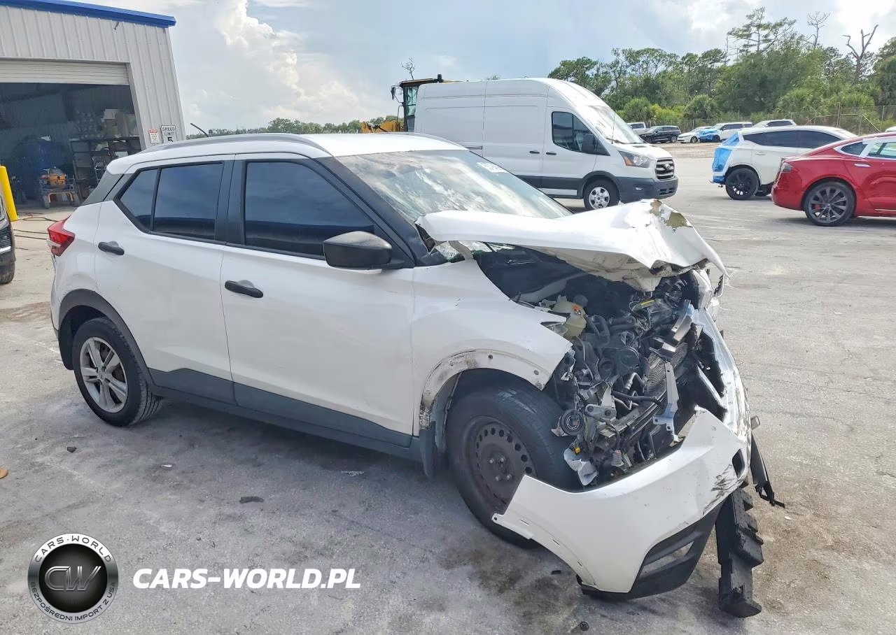 2018 Nissan Kicks S VIN:3N1CP5CU3JL512038 - 4