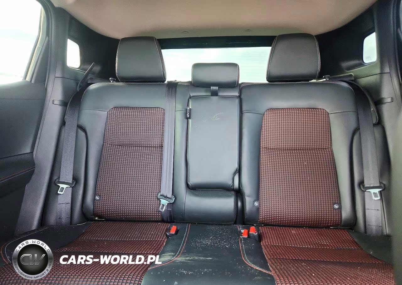 2025 Nissan Kicks Sr VIN:3N8AP6DB1SL390583 - 10