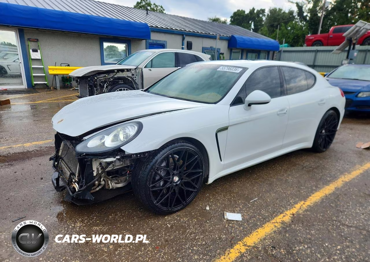 2015 Porsche Panamera 2