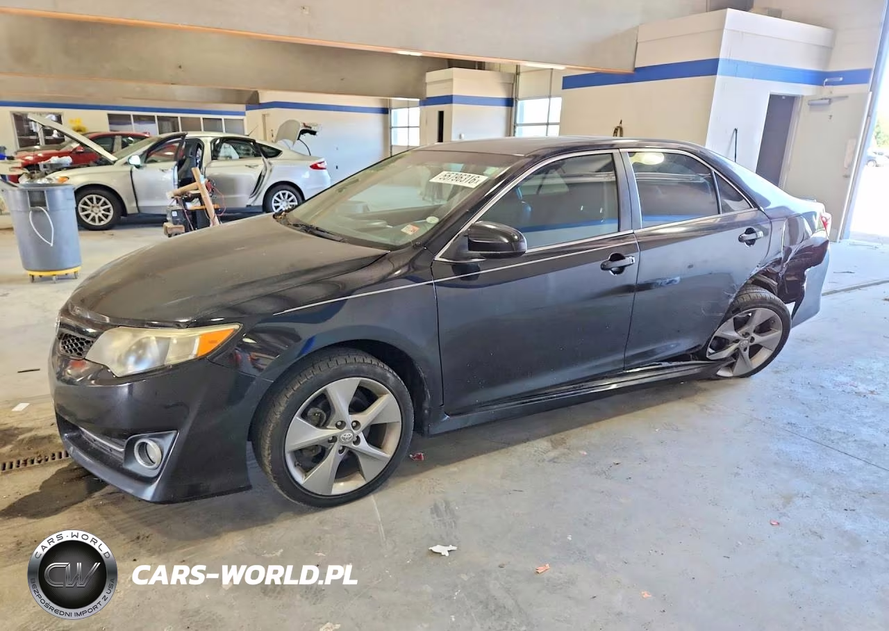 2014 Toyota Camry Se Sport – zdjęcie 1 z 12