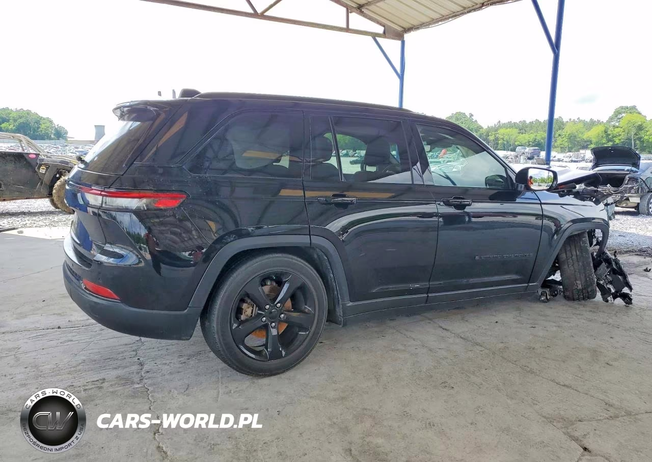 2023 Jeep Grand Cherokee Laredo VIN:1C4RJGAGXPC526704 - 3