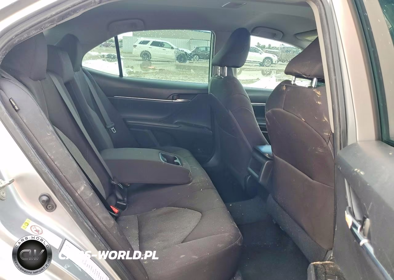 2019 Toyota Camry Le VIN:4T1B11HK4KU240564 - 10