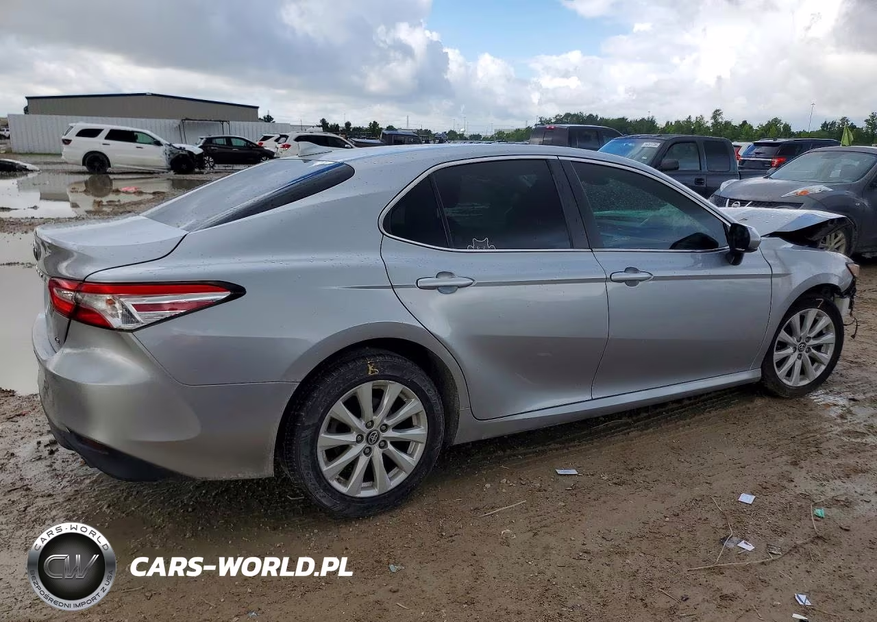2019 Toyota Camry Le VIN:4T1B11HK4KU240564 - 3