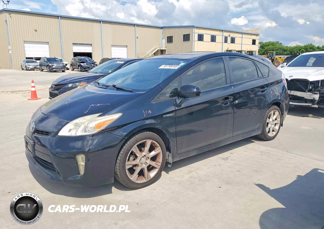 2013 Toyota Prius Two – zdjęcie 1 z 12
