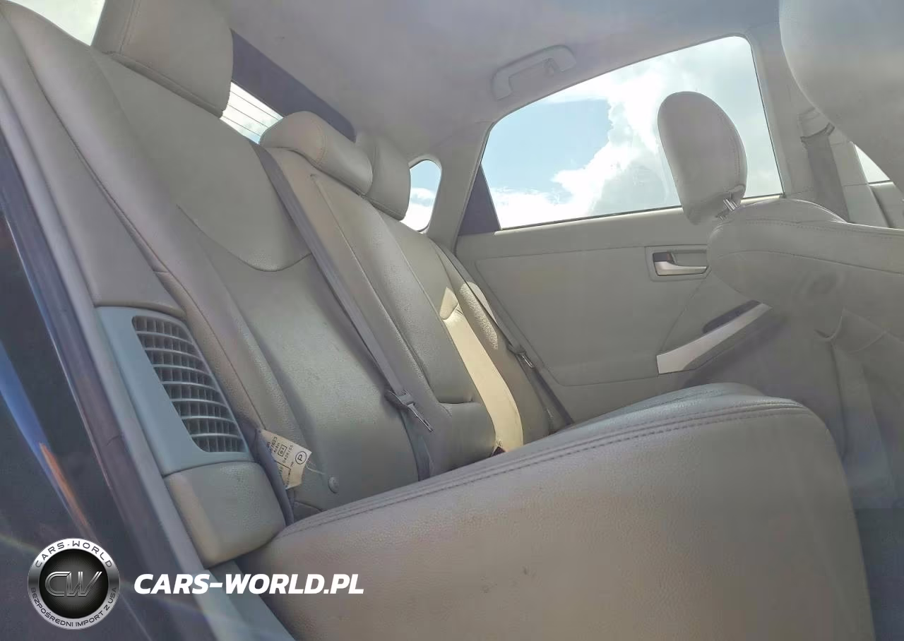 2013 Toyota Prius Two VIN:JTDKN3DU7D5695188 - 10