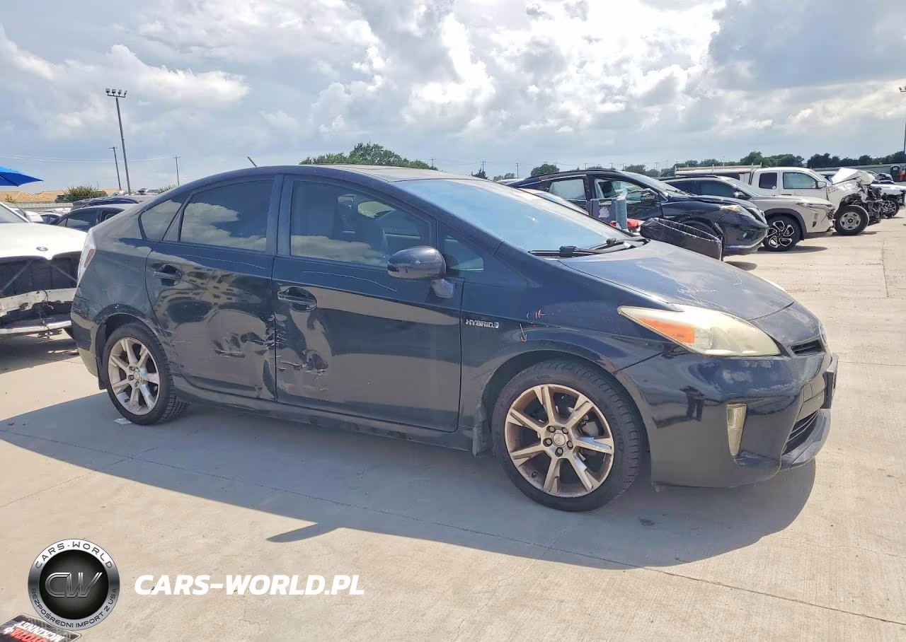 2013 Toyota Prius Two VIN:JTDKN3DU7D5695188 - 4