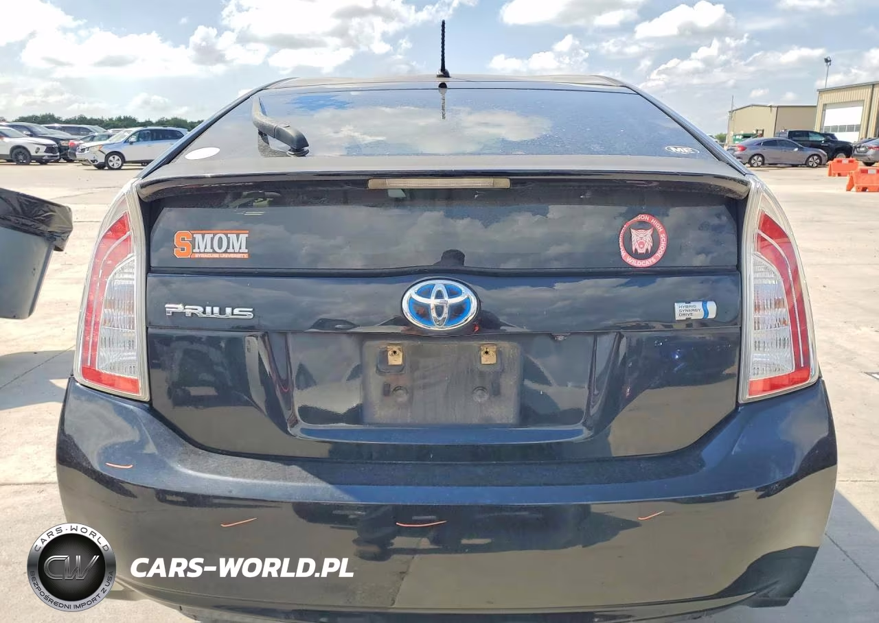 2013 Toyota Prius Two VIN:JTDKN3DU7D5695188 - 6