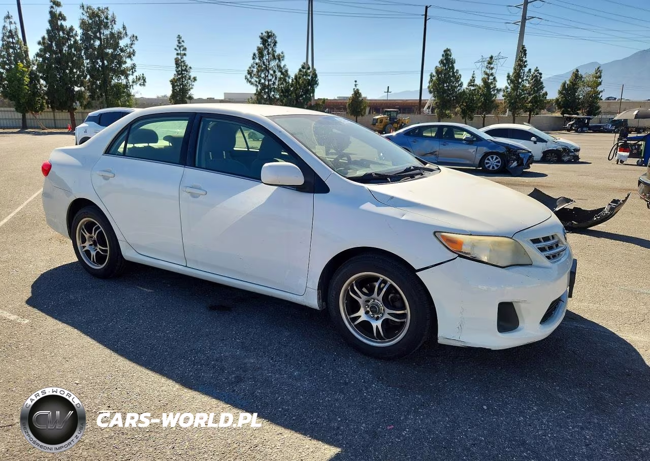 2013 Toyota Corolla Le VIN:JTDBU4EE4DJ118576 - 4