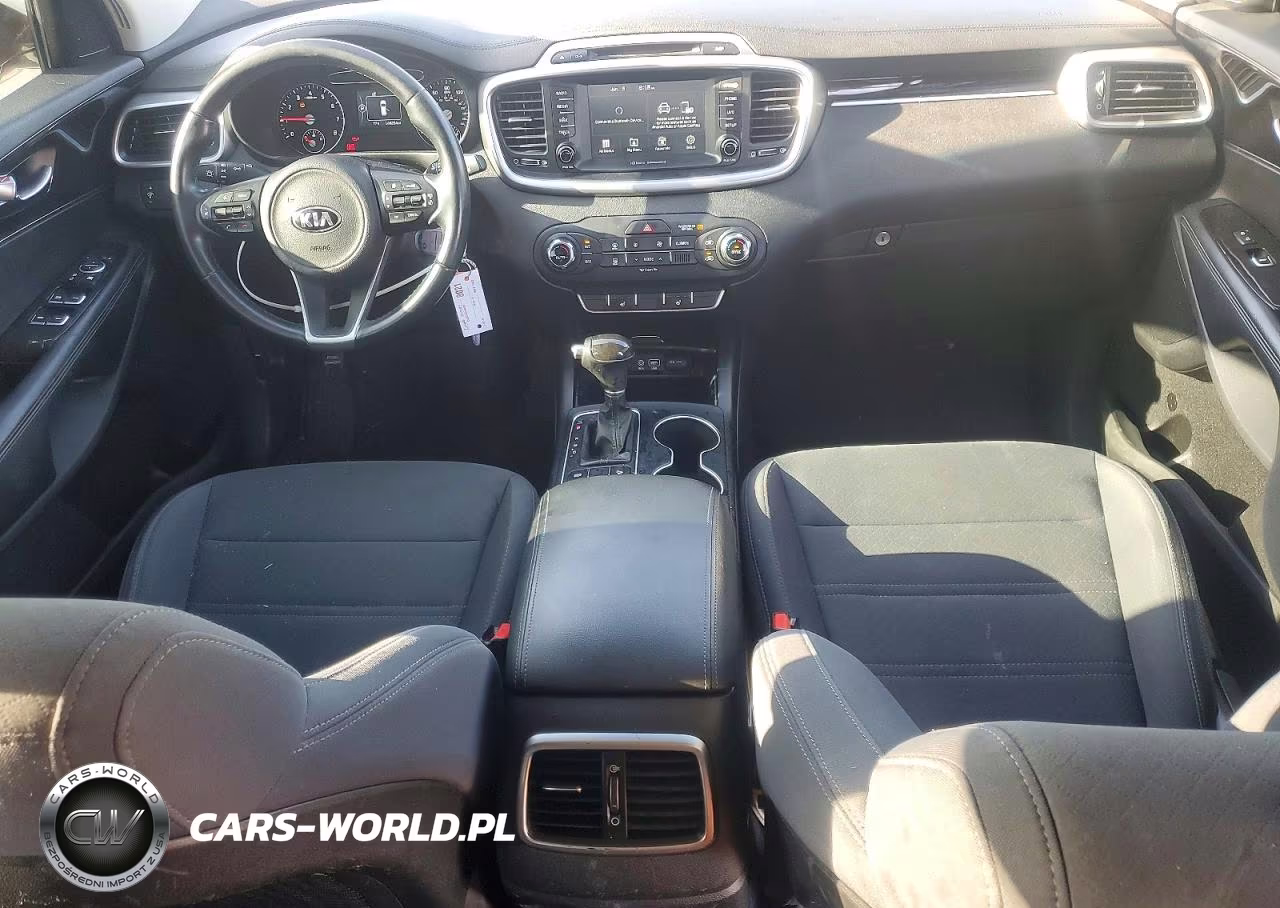 2018 Kia Sorento VIN:5XYPG4A39JG413590 - 8