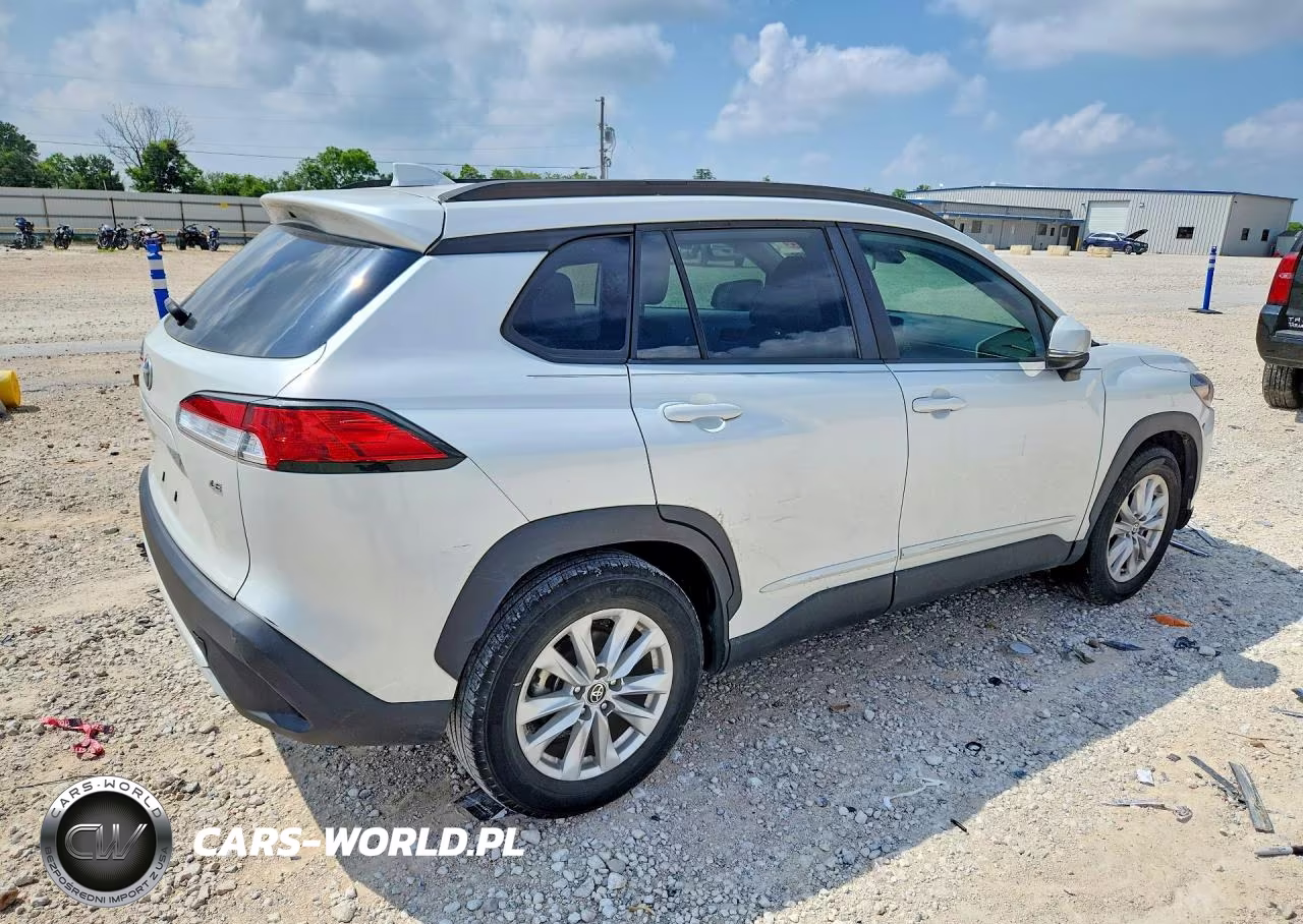 2022 Toyota Corolla Cross Le VIN:7MUCAAAG7NV027461 - 3
