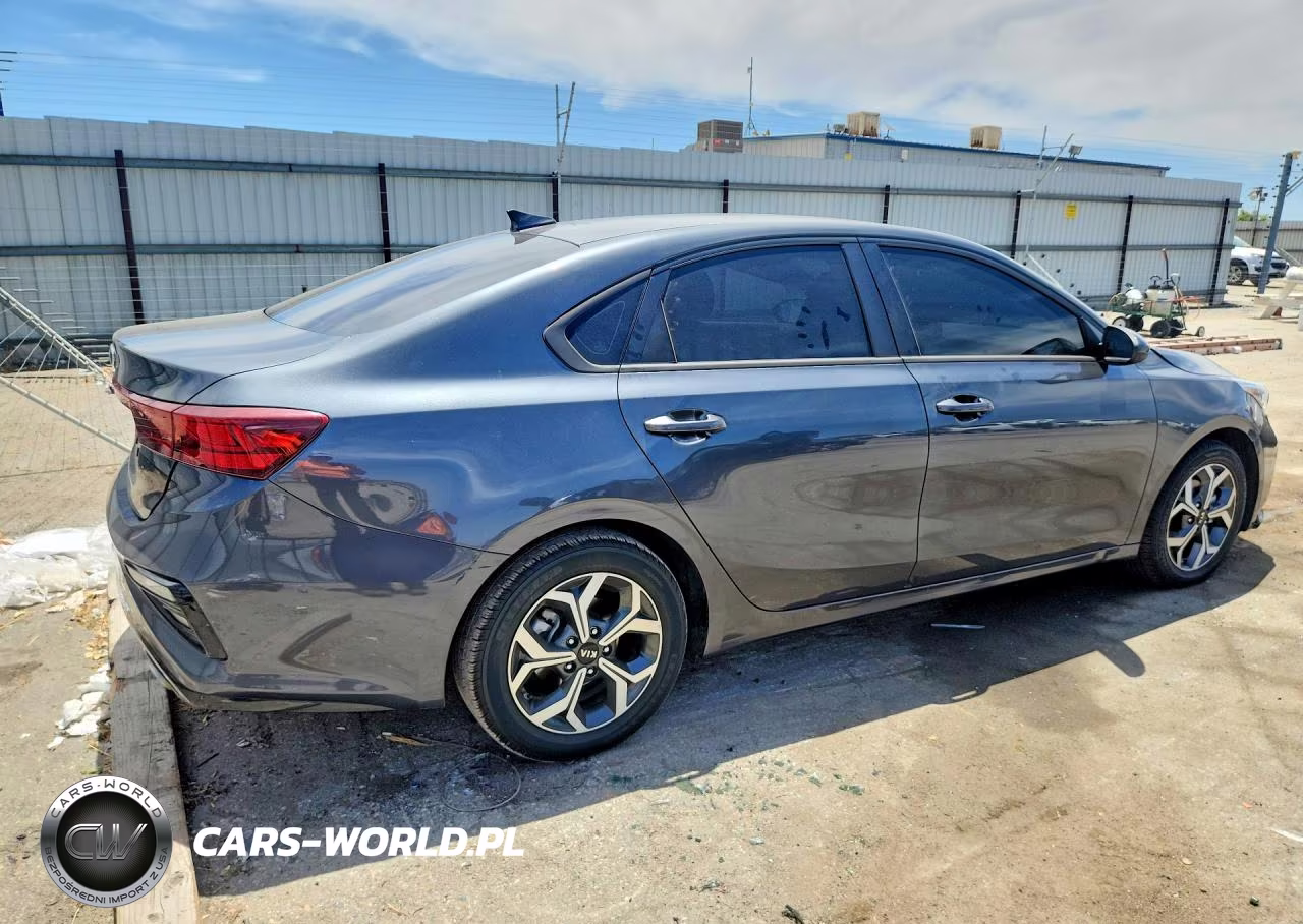 2021 Kia Forte Lxs VIN:3KPF24AD5ME346958 - 3