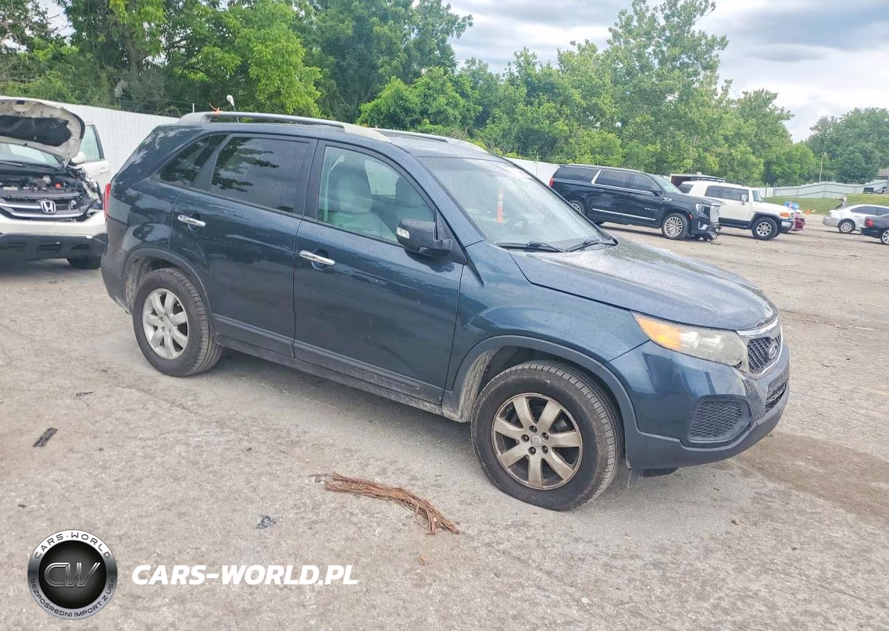 2011 Kia Sorento Lx VIN:5XYKT4A25BG122941 - 4