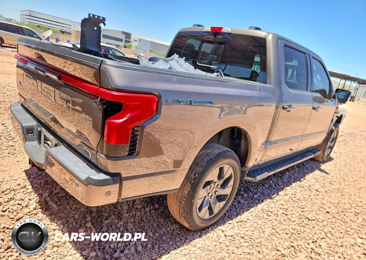 2023 Ford F150 Lightning Pro VIN:1FTVW1EV2PWG17759 - 3