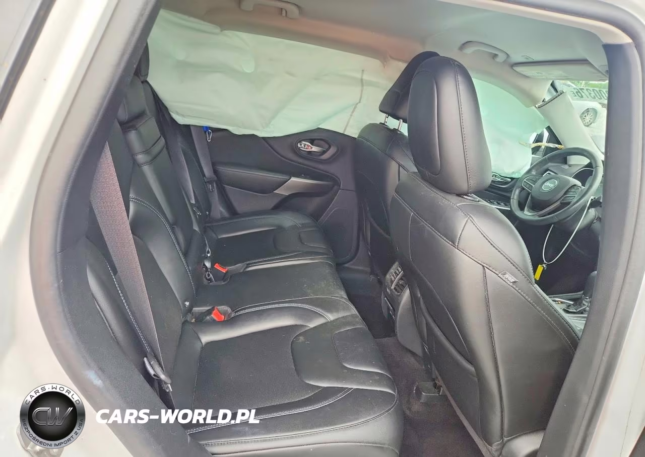 2019 Jeep Cherokee Latitude Plus VIN:1C4PJLLB6KD111125 - 10
