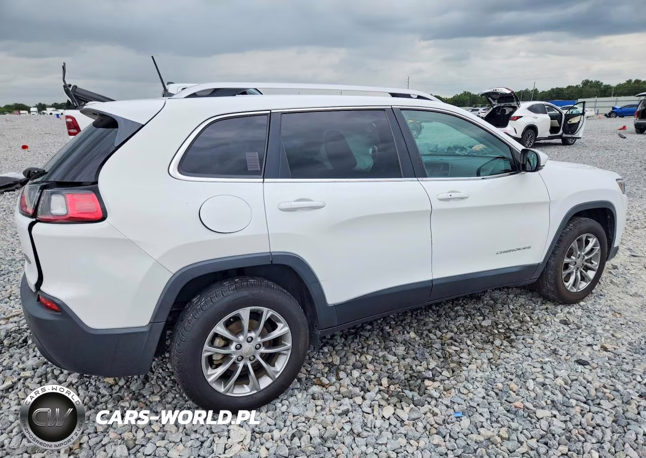 2019 Jeep Cherokee Latitude Plus VIN:1C4PJLLB6KD111125 - 3