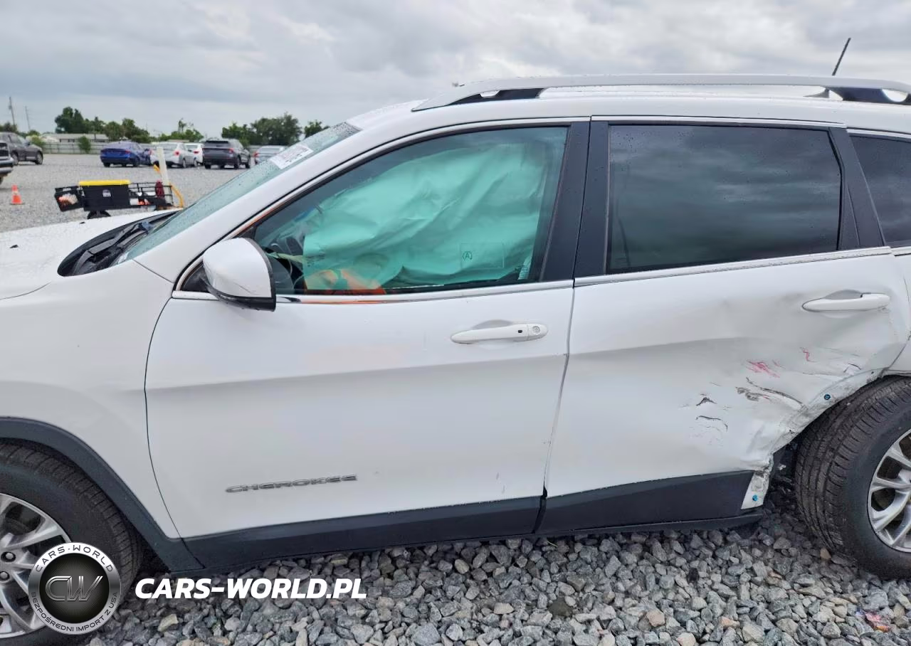 2019 Jeep Cherokee Latitude Plus VIN:1C4PJLLB6KD111125 - 7