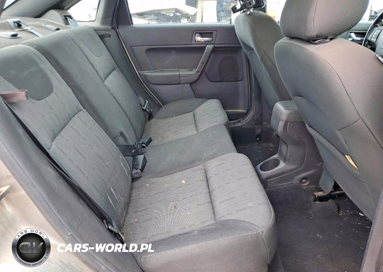 2008 Ford Focus VIN:1FAHP35NX8W261476 - 10