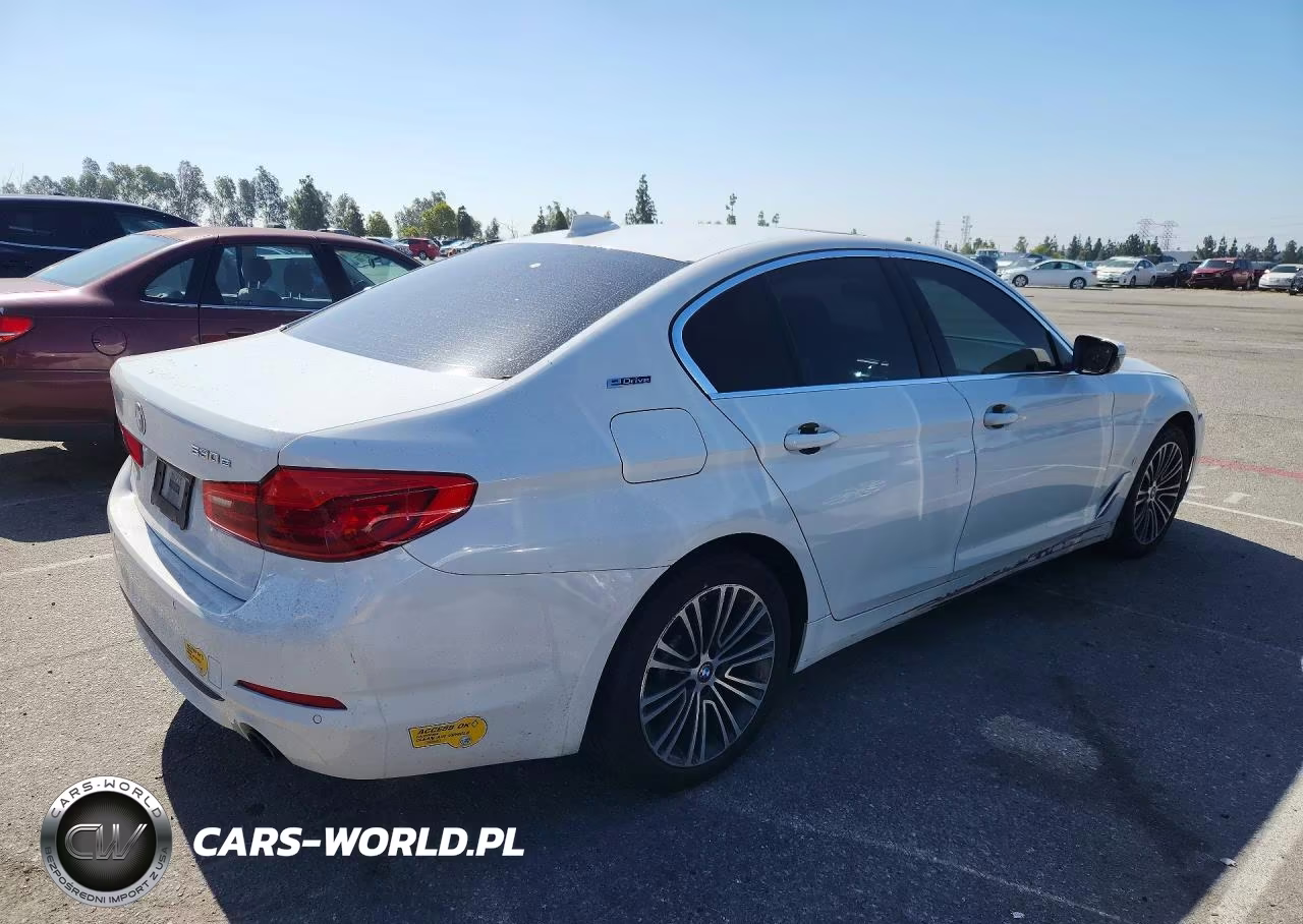 2019 BMW 530E VIN:WBAJA9C51KB392651 - 3