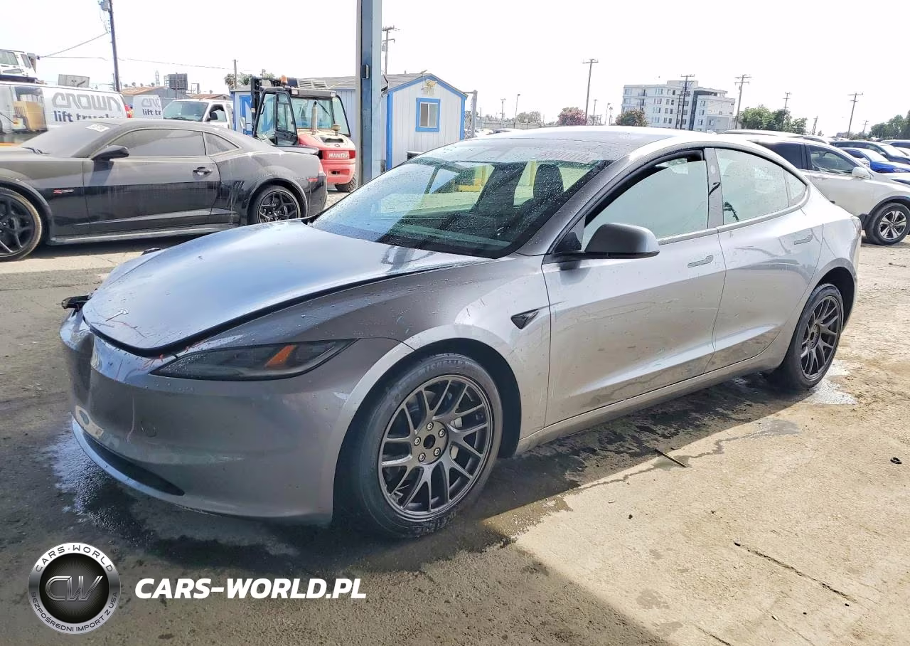 2025 Tesla Model 3 – zdjęcie 1 z 12