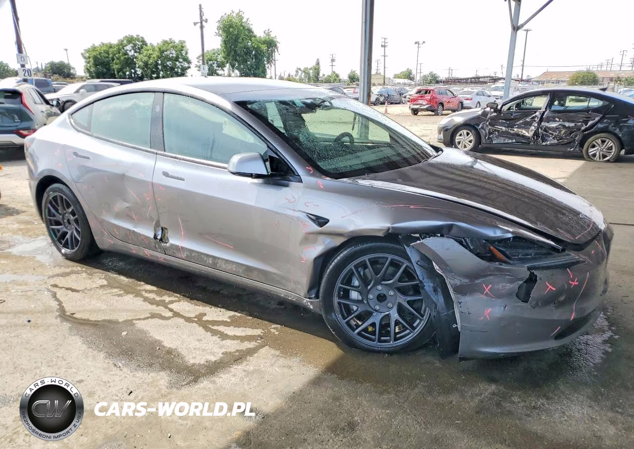 2025 Tesla Model 3 VIN:5YJ3E1EA8SF068993 - 4